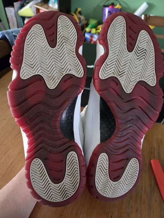 Air Jordan 11 Low "White Cherry" Mens Size 10.5 - Picture 7 of 9